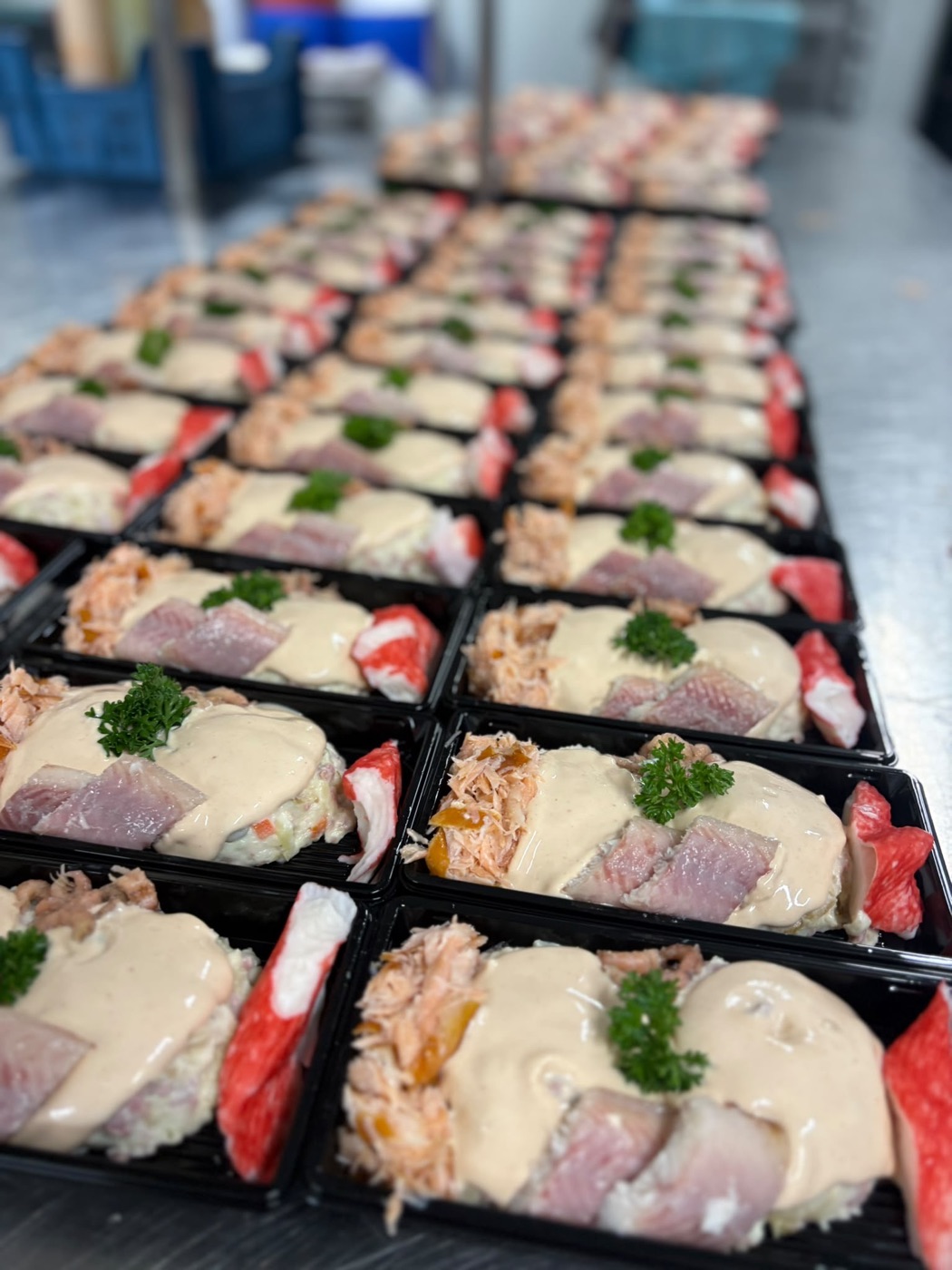Vismaaltijden met saus, krab en peterselie